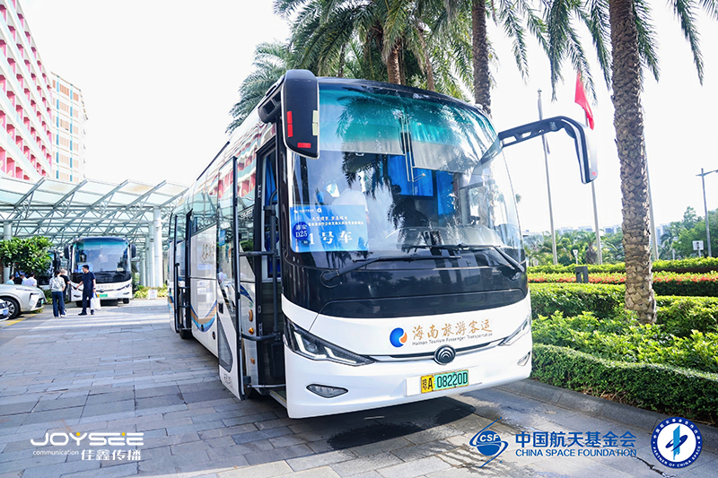 大巴车出发.jpg