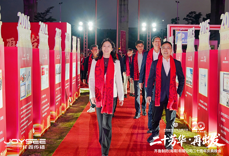 领导入场.jpg 领导入场.jpg